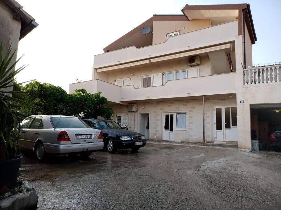 Obiteljski Stan Kastel Luksic Kaštela Exterior foto